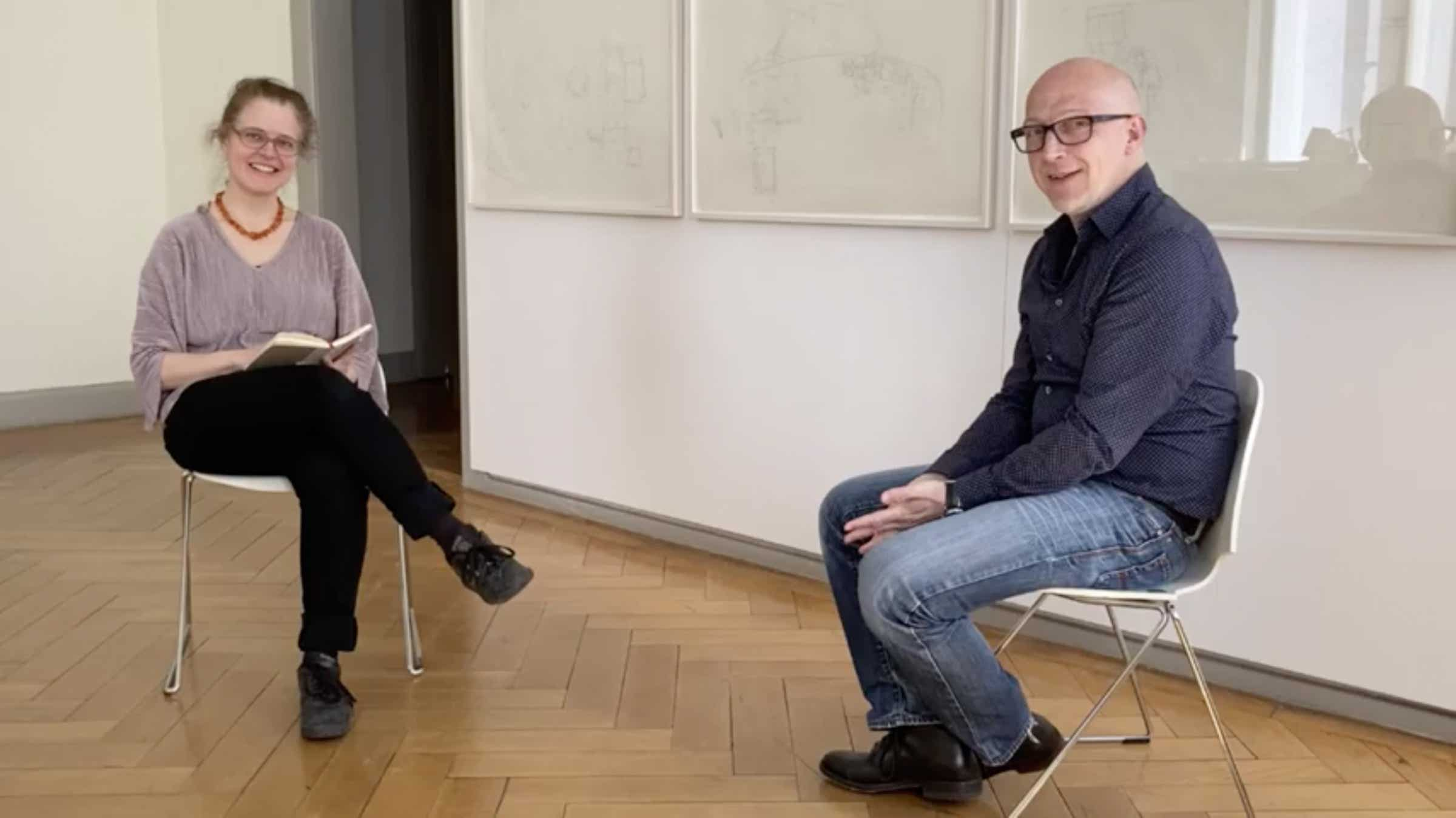 Notburga Karl in conversation with Herbert Stattler about his contribution ›Schreibtische‹ to the exhibition ›Papier [Paper]‹ at the Kunstverein Bamberg in the Villa Dessauer on 25th April 2021. In German. Video by Maren Jensen on YouTube.