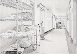 An artistic hand drawing by Herbert Stattler shows a view down the corridor of a post-operative cancer rehabilitation facility. The long, bright hallway leads from the foreground into the depth of the image, lined by several doors and framed pictures on the walls. On the left edge of the image stands a tall, mobile metal shelving unit. On its shelves, towels, bed sheets, as well as duvet covers and pillowcases are folded and sorted into various stacks. In the lower section, there are laundry bags; in front of them, among other items, a pack of toilet paper is visible. Directly next to the shelving unit stands a large mobile laundry hamper. In front of and beside it is a commercial vacuum cleaner. Roughly in the middle of the corridor, a mobile cleaning cart is parked, loaded with cleaning supplies and materials. Behind and alongside it, a cleaner can be seen working with the cart. The depiction of the person differs significantly from the rest of the drawing: their body remains largely blank, exposing the white of the paper. Only the blue lines previously drawn on-site are visible within the figure.